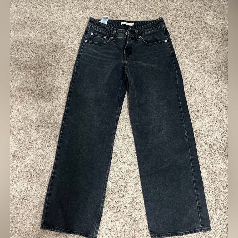 Low Loose Levi’s in black